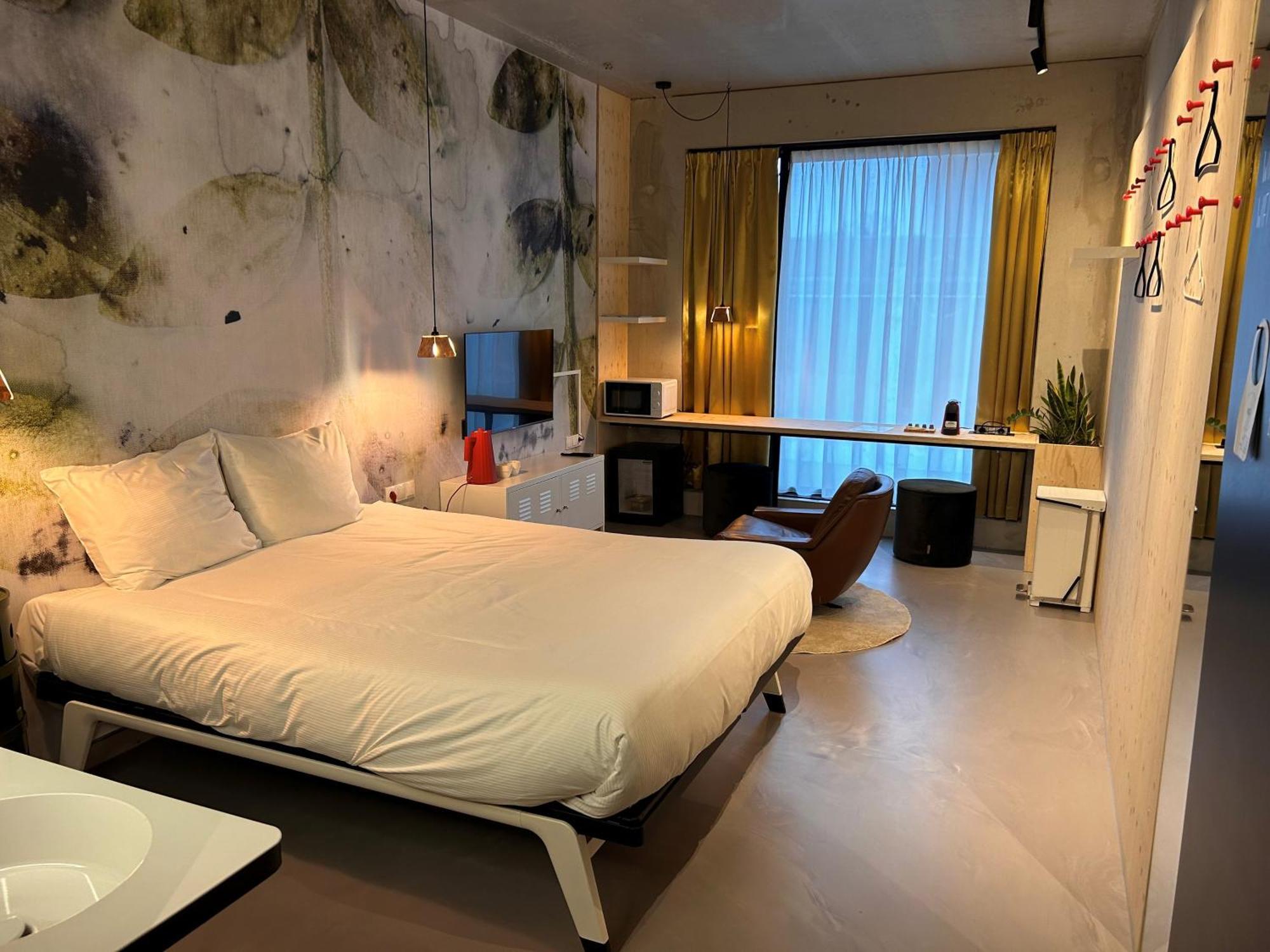 Moloko, Modern Designed Sleep & Shower Hotel In City Center, Digital Key By Sms Enschede Bagian luar foto