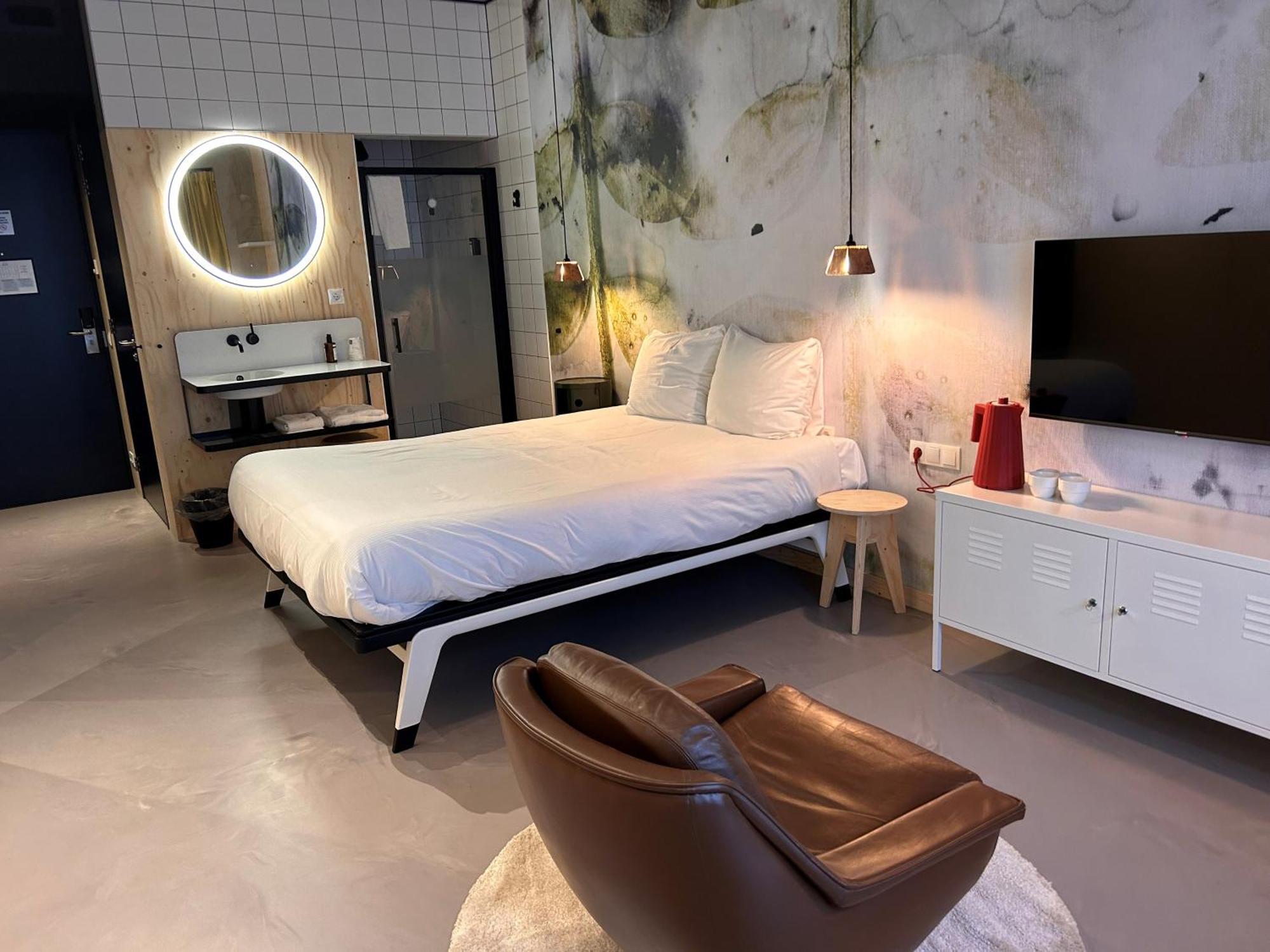 Moloko, Modern Designed Sleep & Shower Hotel In City Center, Digital Key By Sms Enschede Bagian luar foto