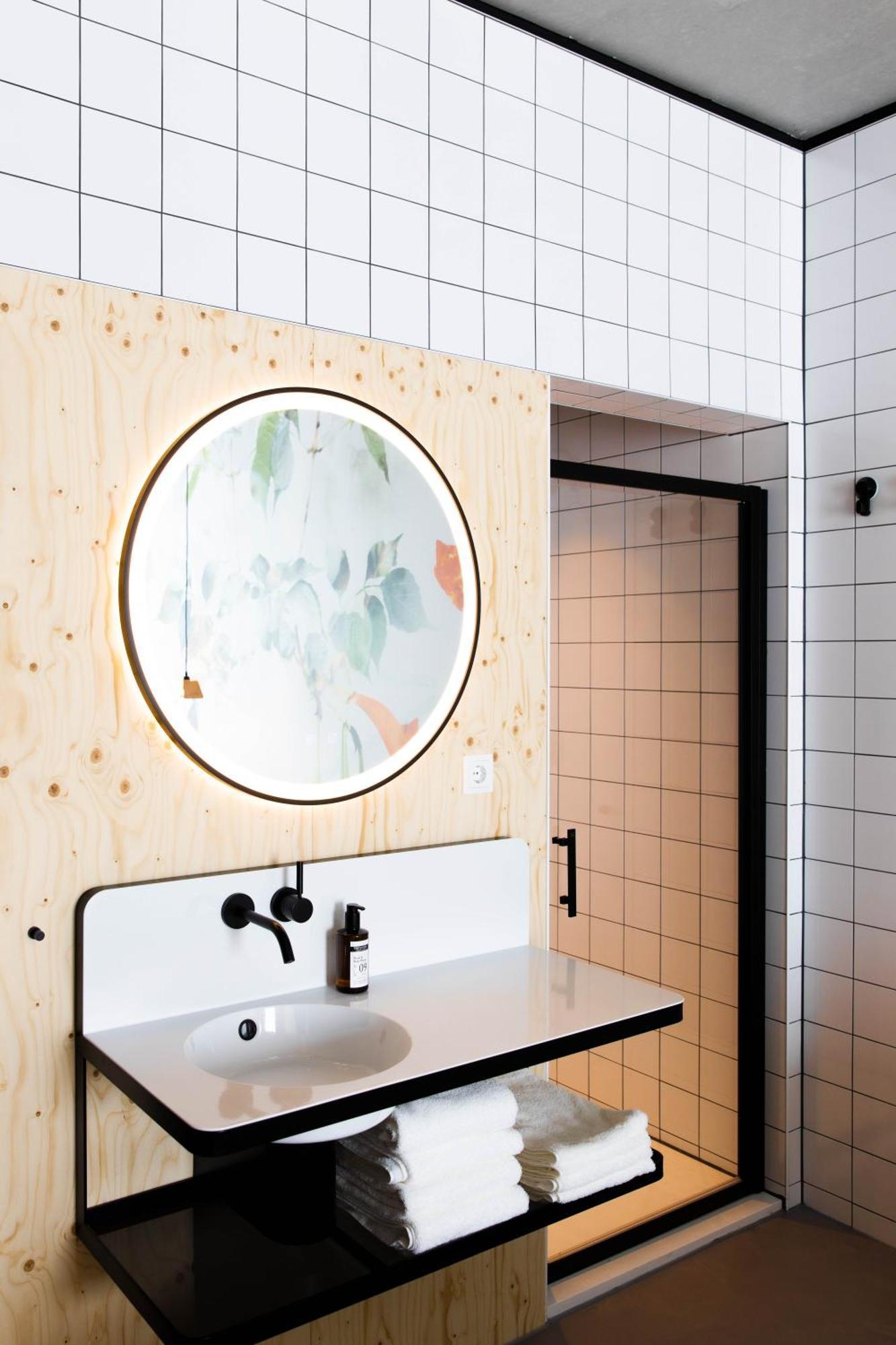 Moloko, Modern Designed Sleep & Shower Hotel In City Center, Digital Key By Sms Enschede Bagian luar foto